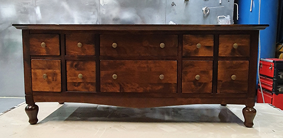 table basse en bois avant sa transformation en blanc