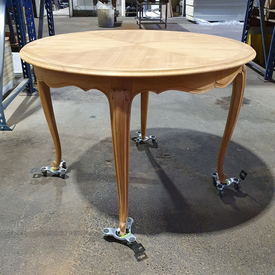 table à manger poncée
