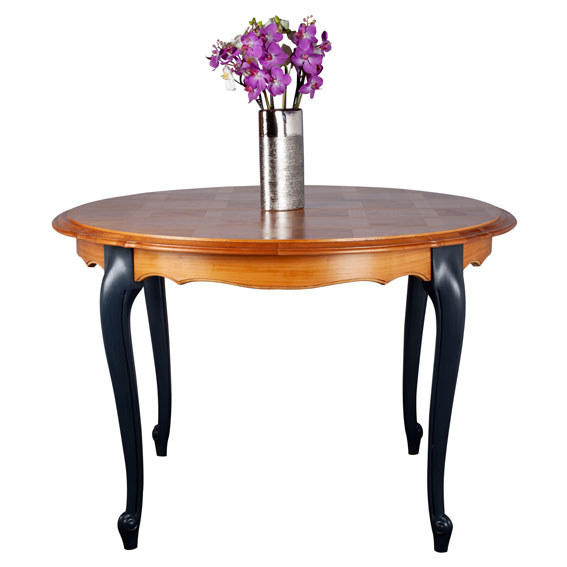 table à manger relookée sur fond blanc