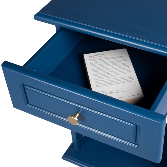 tiroir ouvert de la table de chevet bleu relookée