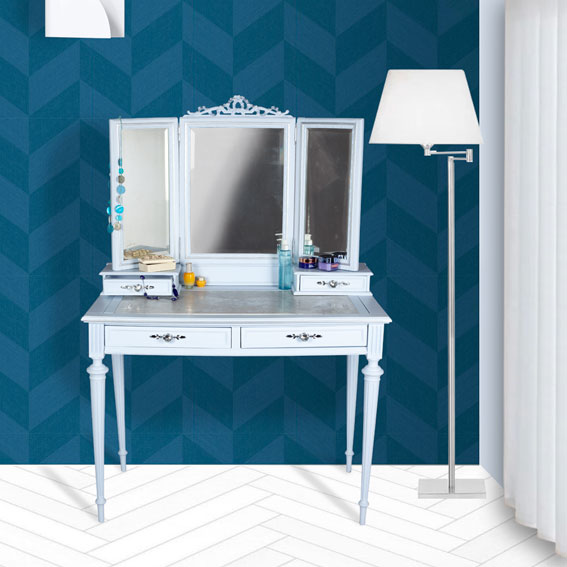 La coiffeuse avec miroirs après son relooking