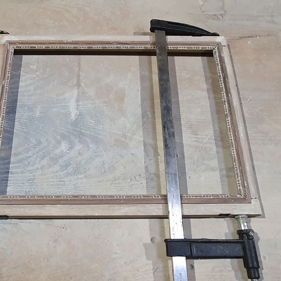 Réparation des encadrements de miroirs de la coiffeuse vintage