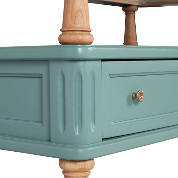 détail de la table basse en bois et vert