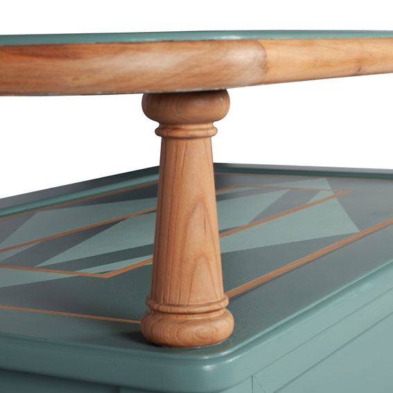 gros plan sur une colonne de la table de salon