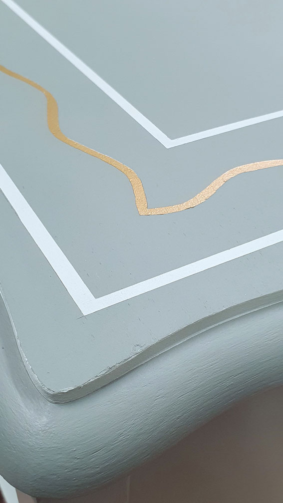 motif terminé sur les tables de chevet en vert