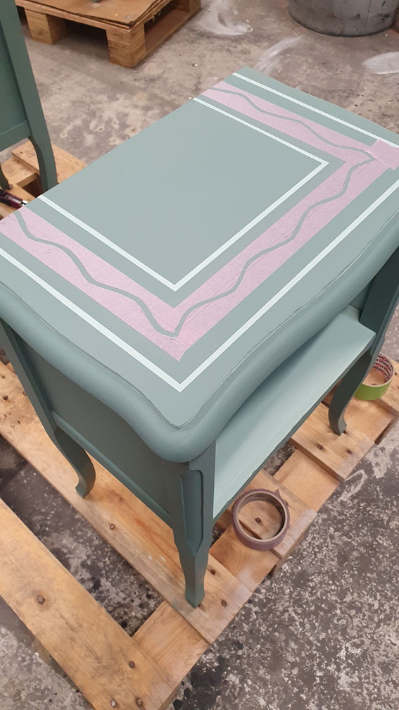 réalisation de la suite du motif des tables de chevet en vert