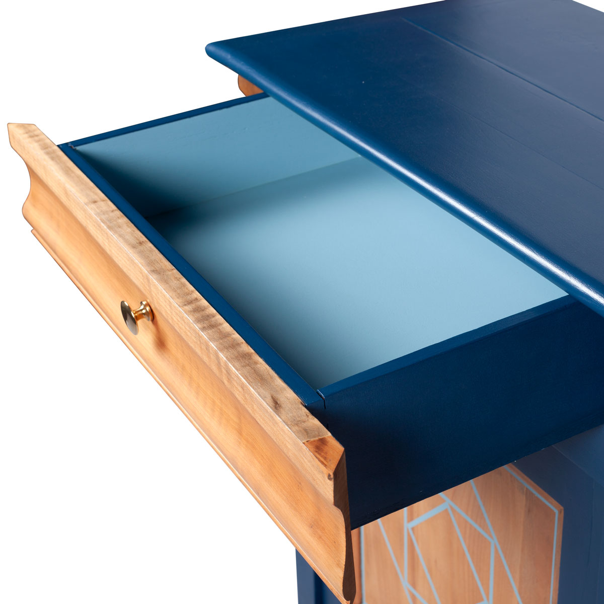 tiroir ouvert du confiturier vintage en bois et bleu