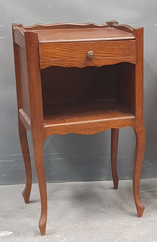 table de chevet avant son relooking