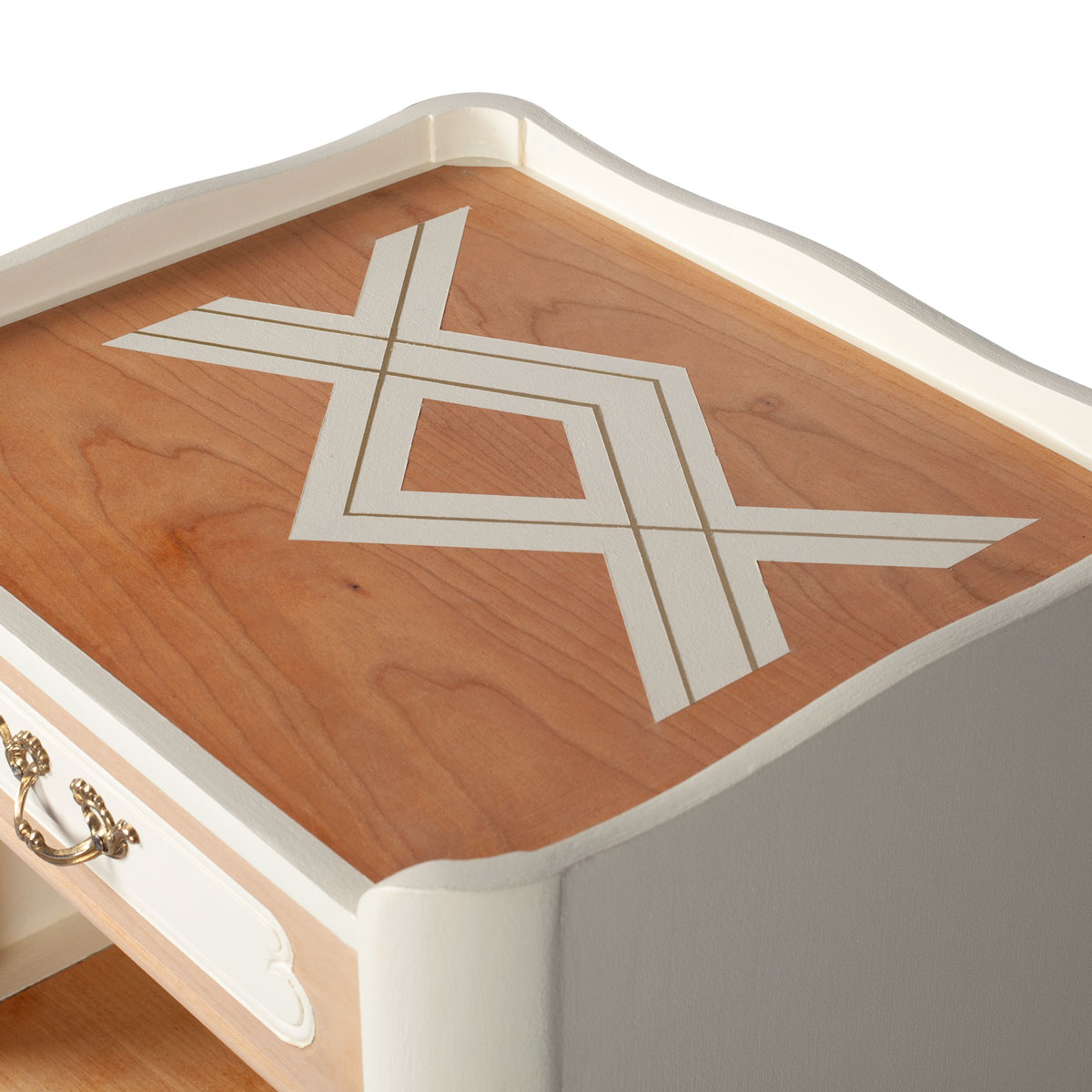motif sur le plateau de la table de chevet