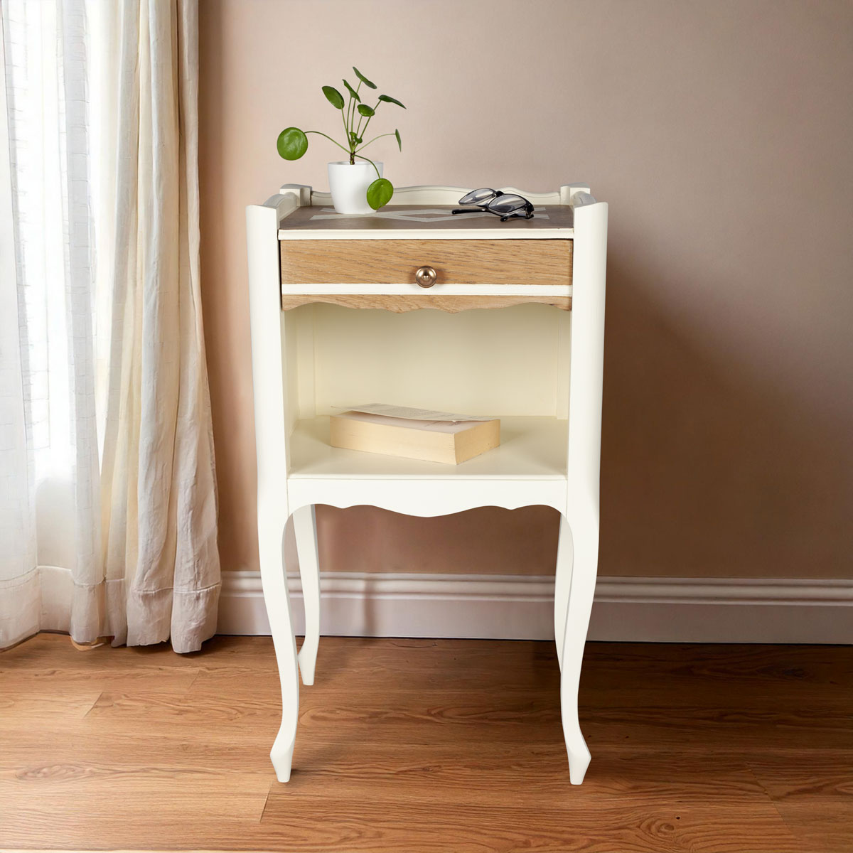 table de chevet crème et bois relookée
