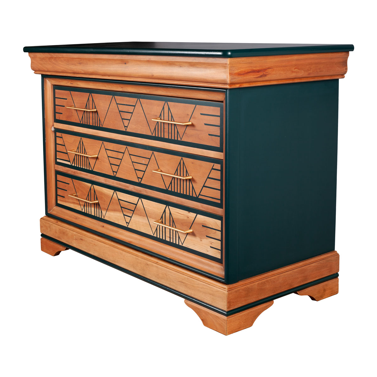 Commode vert bois relookée en merisier, vue de trois quart