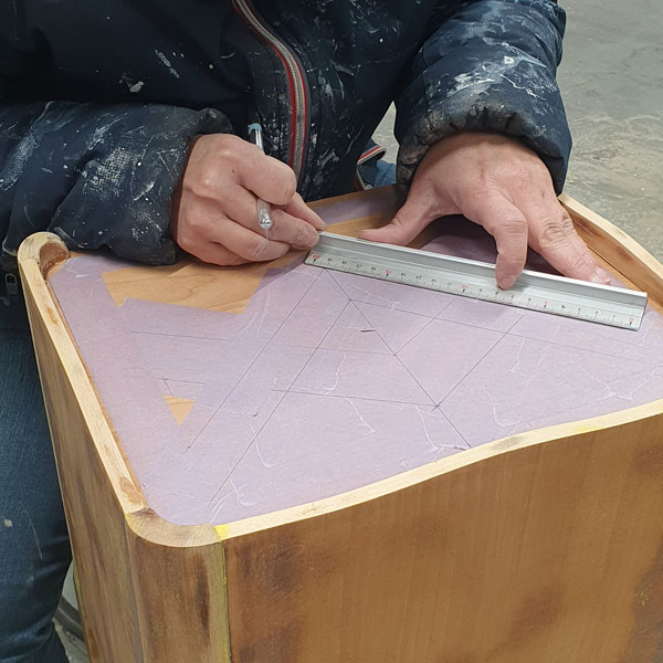 création du motif sur des tables de chevet