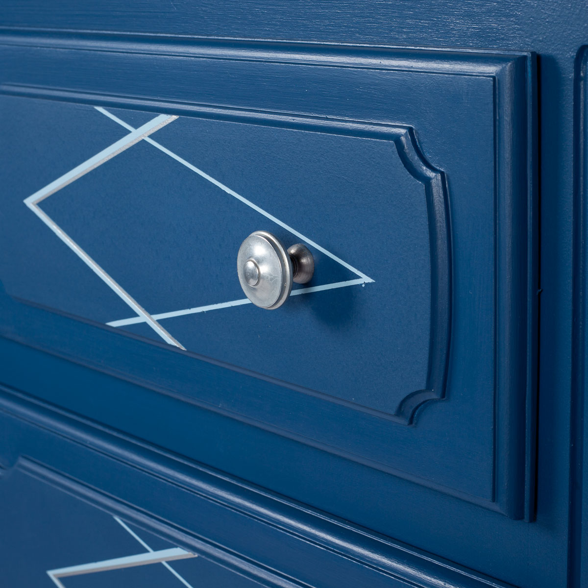 détail de la commode 3 tiroirs bleu