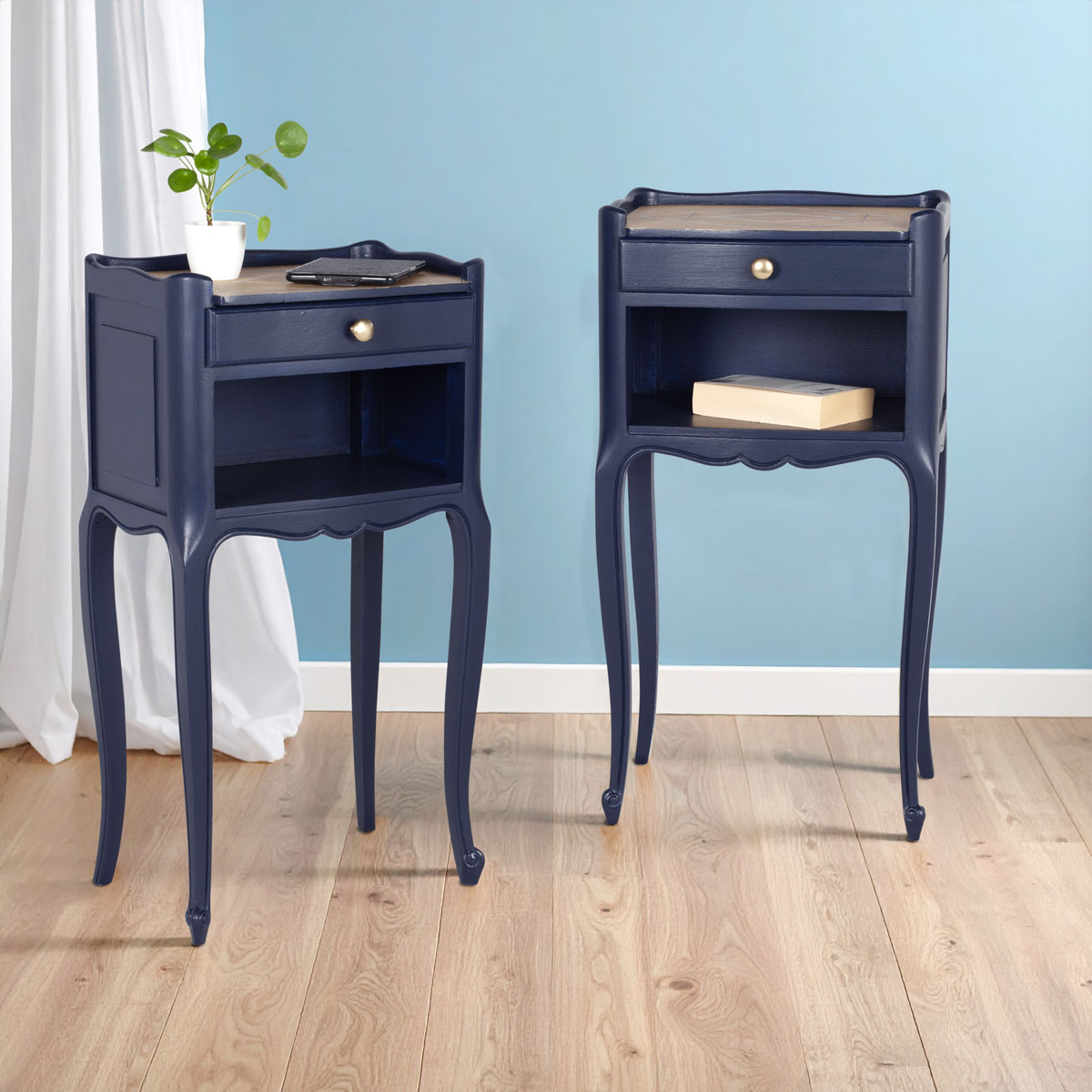 2 tables de chevet Louis XV relookée bleu nuit marine
