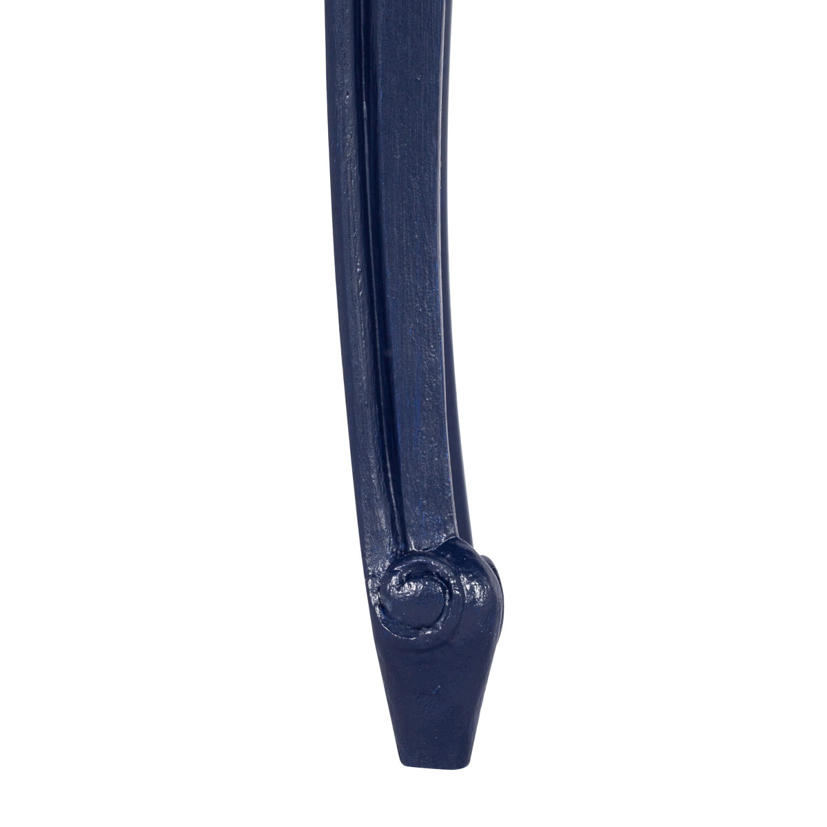 détail d'un pieds du chevet bleu relooké