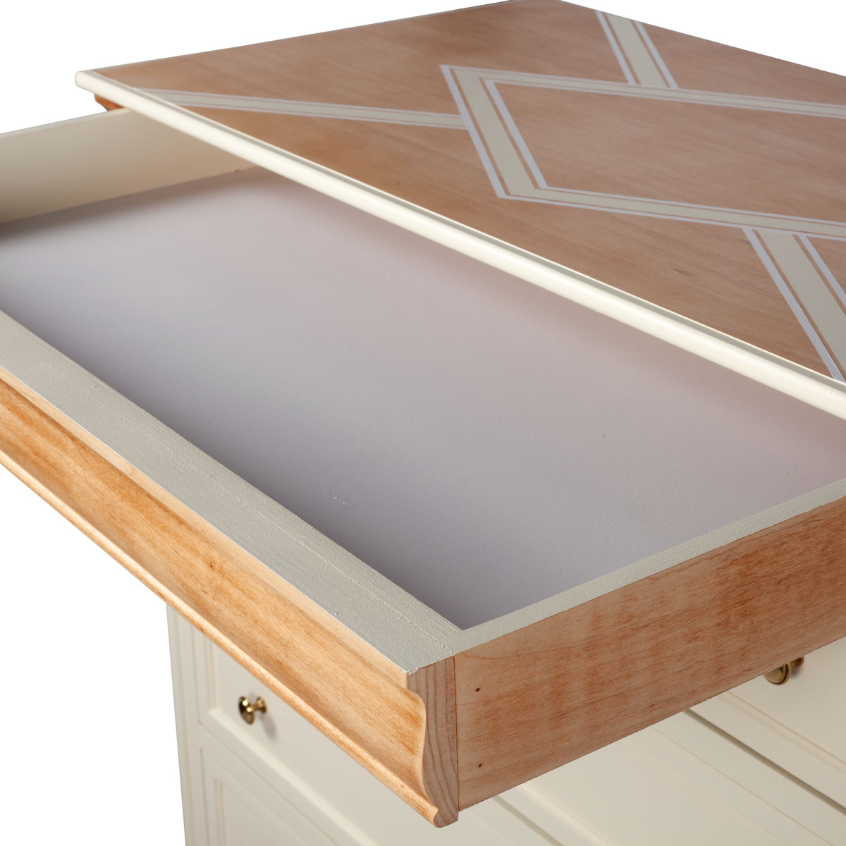 intérieur d'un tiroir de la commode relookée crème
