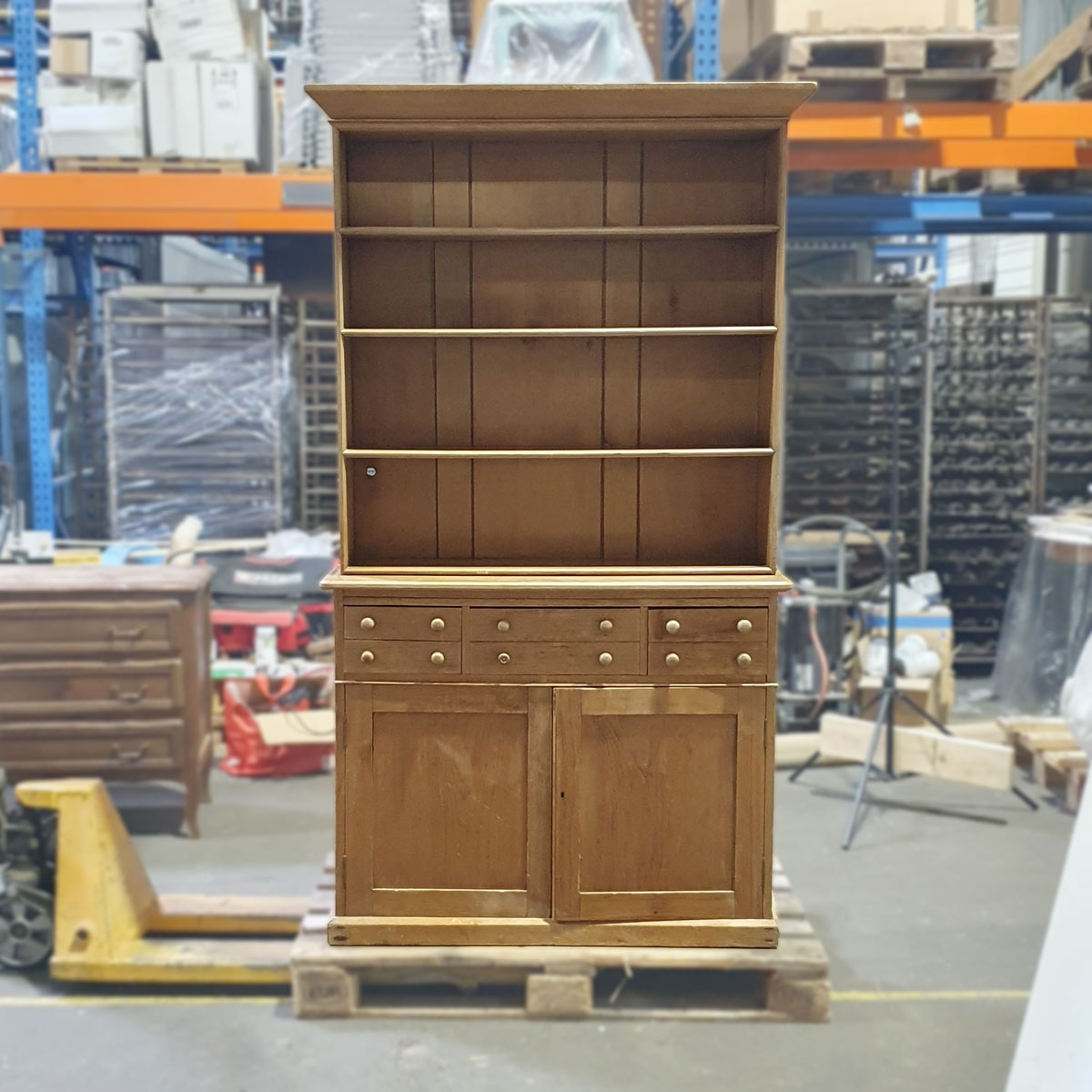 vaisselier ancien avant sa transformation