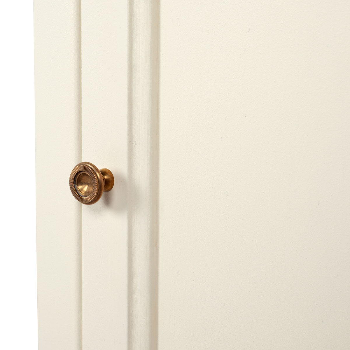 bouton de la porte du cevet relookée crème