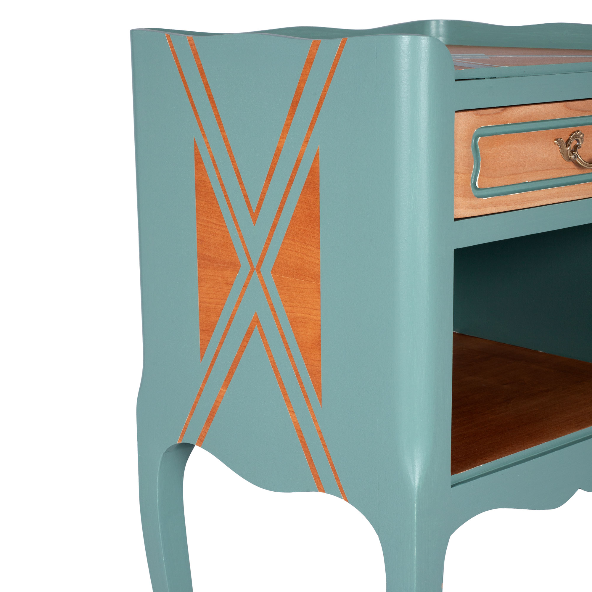 détail sur le côté des tables de chevet vert