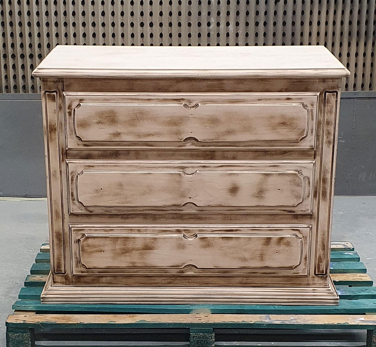commode poncée