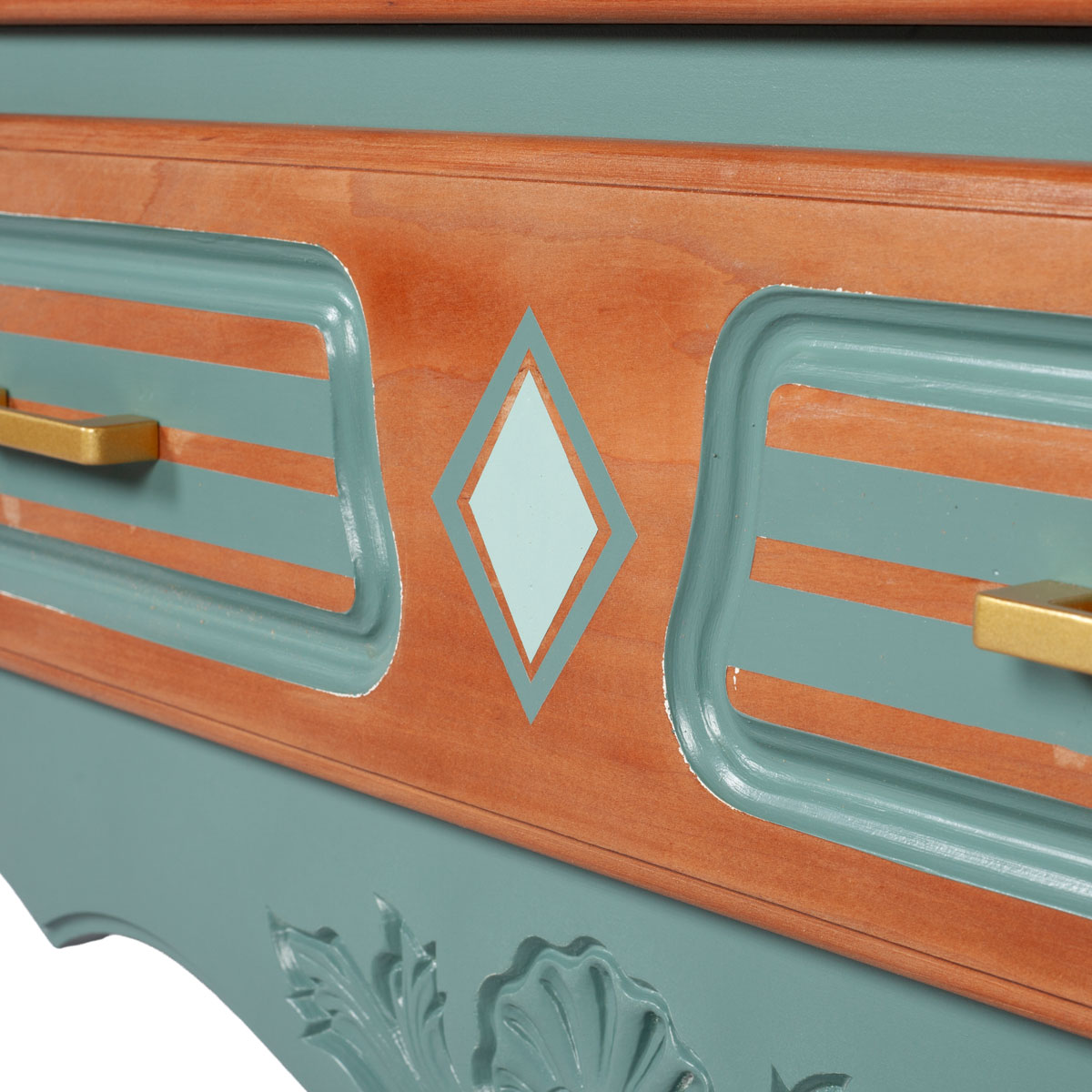 détail du dernier tiroir de la commode