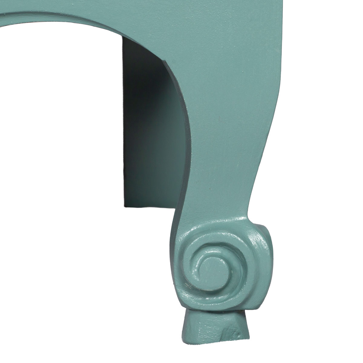Gros plan sur le pied de la commode Louis XV
