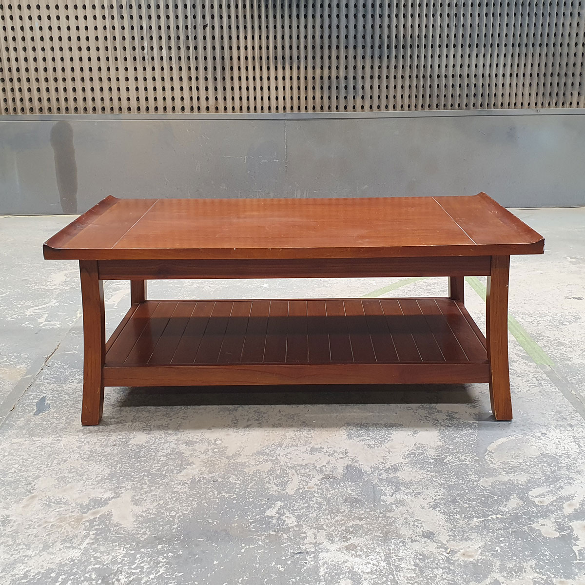table basse en bois massif personnalisable